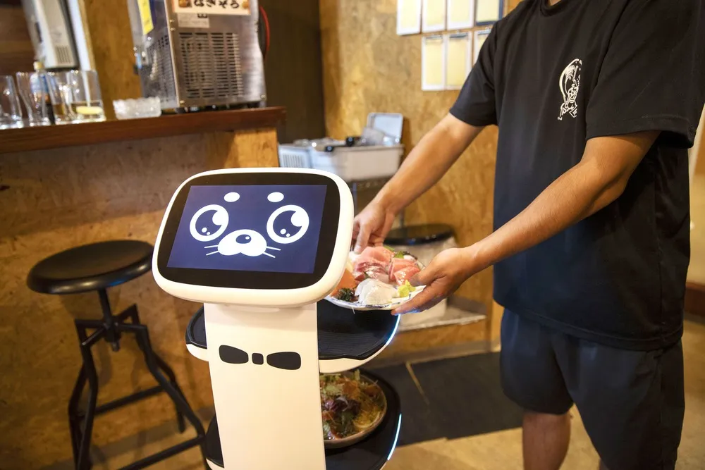 累計3,500台以上の配膳ロボット導入実績